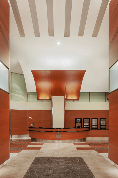 55WM Lobby Dearborn Side 3